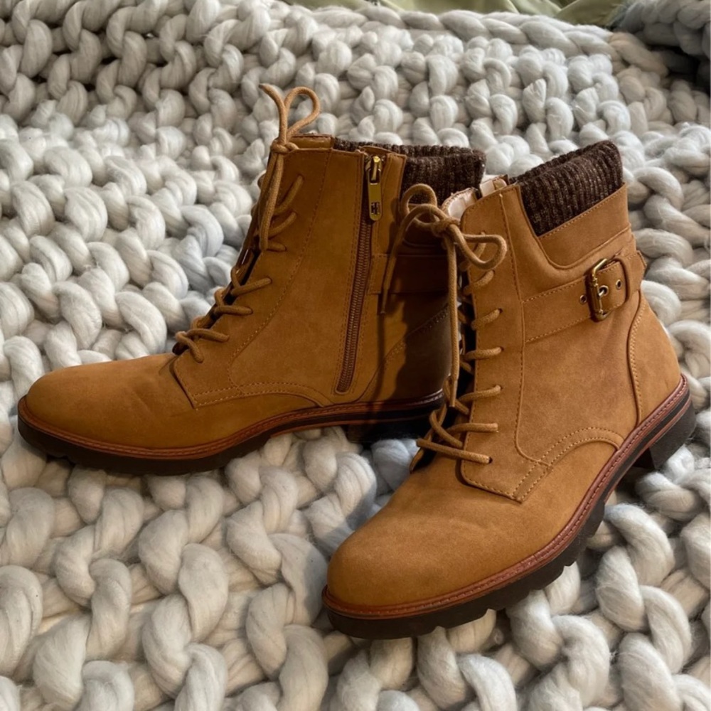 BLOWOUT 🎉Sz 10 Boots